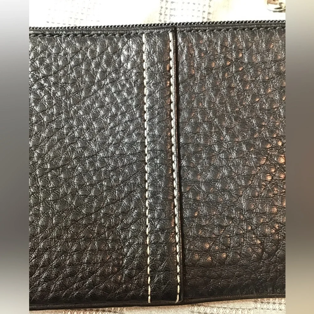 Coach Women's Black Pebbled Leather Wristlet Wallet Casual